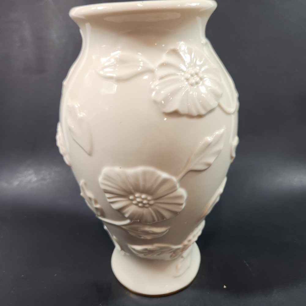 Lenox Cream Artisan Vase Fine Porcelain China Poppies 3D embossed - Picture 3 of 5